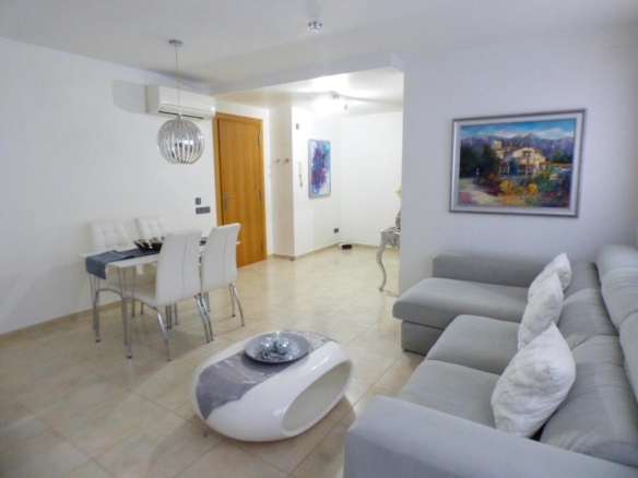 Imagen 2 de ? PISO SEMINUEVO EN MANRESA ZONA PLAÇA CATALUNYA CON ASCENSOR Y PK. TOTALMENTE AMUEBLADO