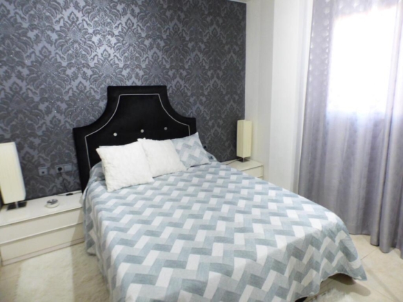 Imagen 3 de ? PISO SEMINUEVO EN MANRESA ZONA PLAÇA CATALUNYA CON ASCENSOR Y PK. TOTALMENTE AMUEBLADO