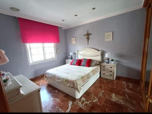 Imagen 2 de Casa adosada familiar en centro ciudad Salobreña