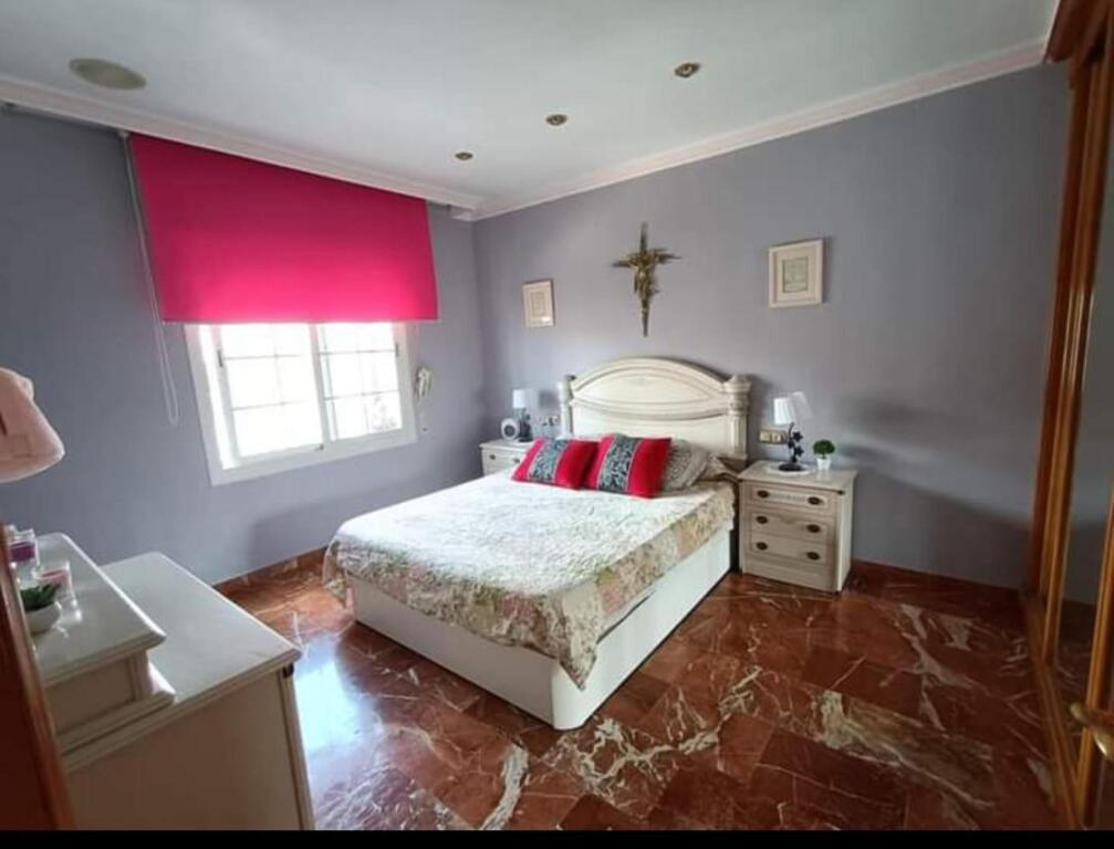 Imagen 2 de Casa adosada familiar en centro ciudad Salobreña