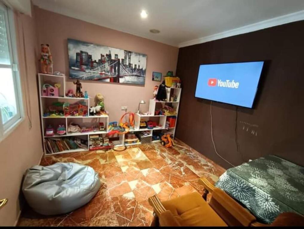 Imagen 4 de Casa adosada familiar en centro ciudad Salobreña