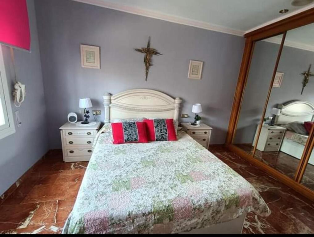 Imagen 1 de Casa adosada familiar en centro ciudad Salobreña