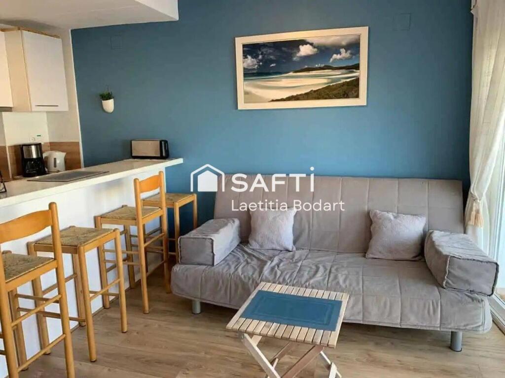Imagen 3 de Encantador apartamento renovado con terraza y vistas al canal – Zona tranquila de Empuriabrava