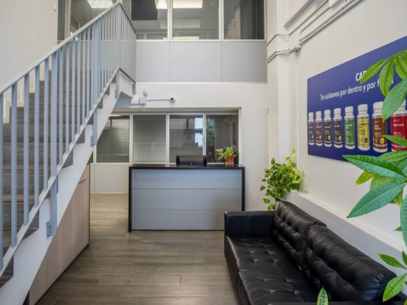 Imagen 1 de Nave industrial en venta – Santa Coloma de Gramenet