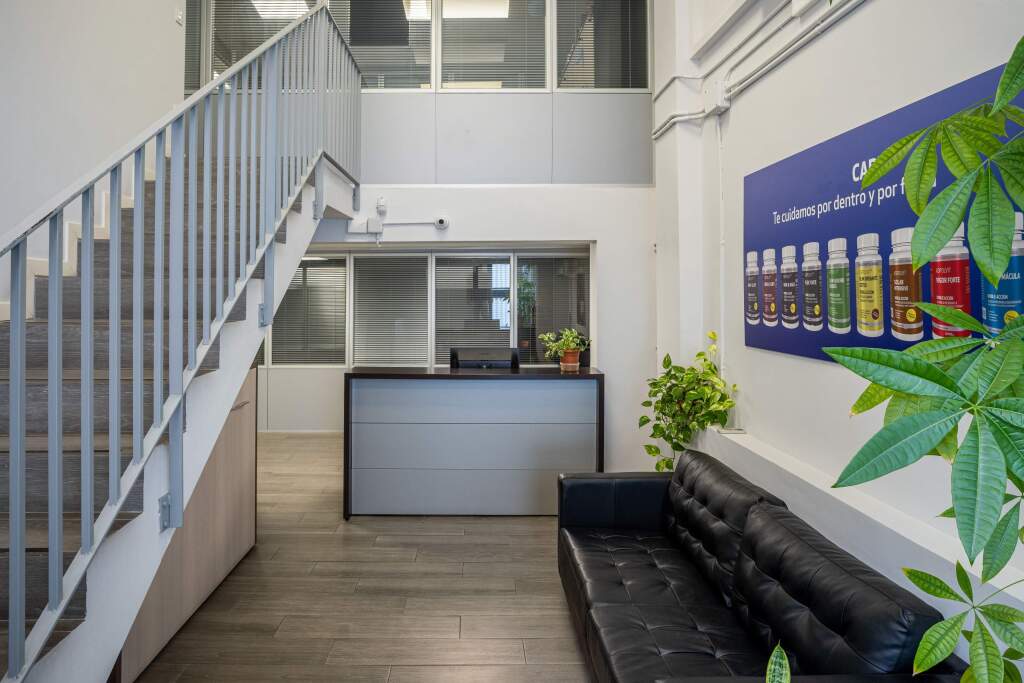 Imagen 1 de Nave industrial en venta – Santa Coloma de Gramenet