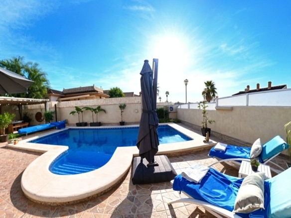 Imagen 3 de Exclusivo chalet independiente en la Costa Blanca - Benijófar