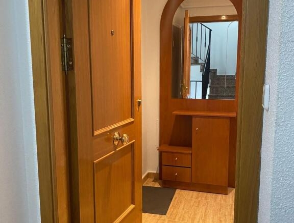 Imagen 3 de Amplio y Luminoso Piso de 3 Habitaciones en Segunda Planta.