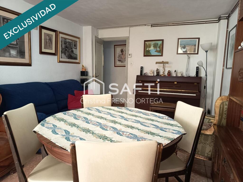 tiendas y transporte a un paso.”