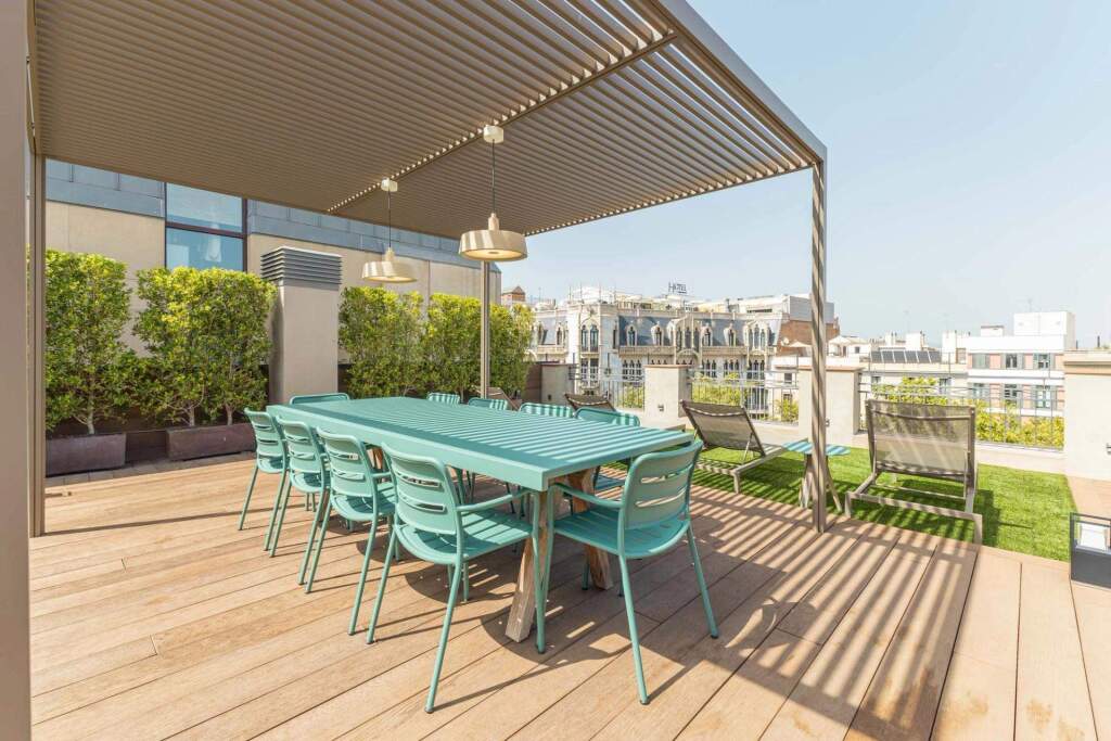 son piscina y solàrium en cubierta son piscina y solàrium en cubierta