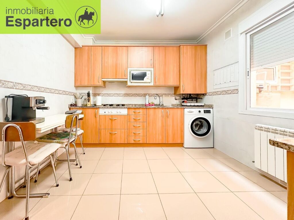 Imagen 2 de Amplio y Acogedor Piso en Pérez Galdós