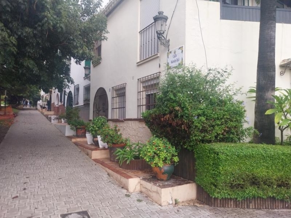 Imagen 1 de CASA ADOSADA CON UN EMPLAZAMIENTO ÚNICO EN CENTRO ESTEPONA - El Club del Propietario Imagen 1 de CASA ADOSADA CON UN EMPLAZAMIENTO ÚNICO EN CENTRO ESTEPONA