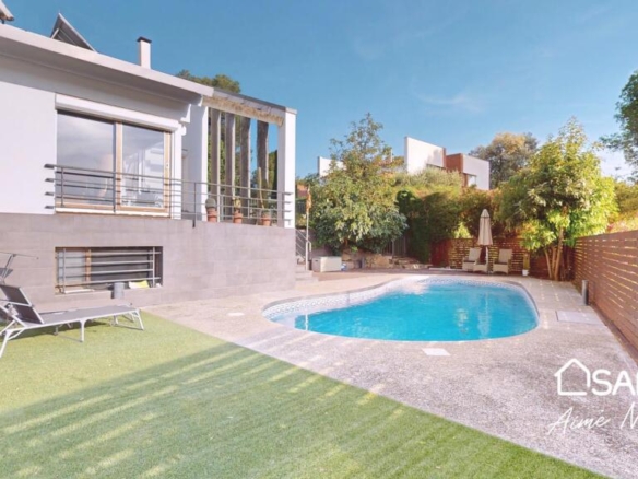 Imagen 1 de EXCLUSIVO CHALET - VISTAS PANORAMICAS CUIDAD GIRONA - VALL DE SANT DANIEL