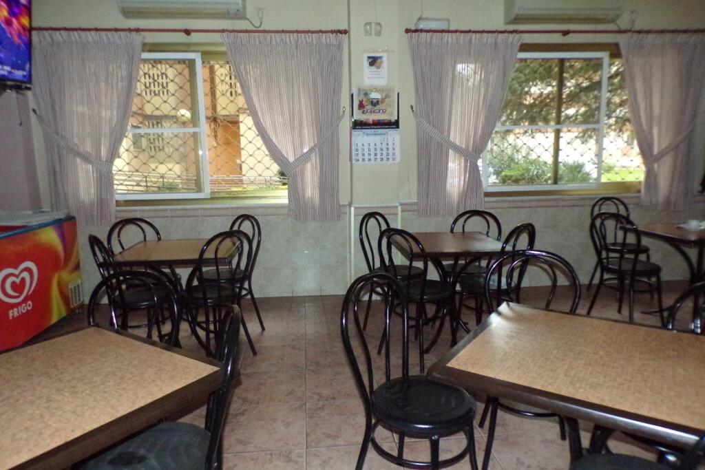 con clientela suficiente para pagar las letras y local almacén en el mismo precio.