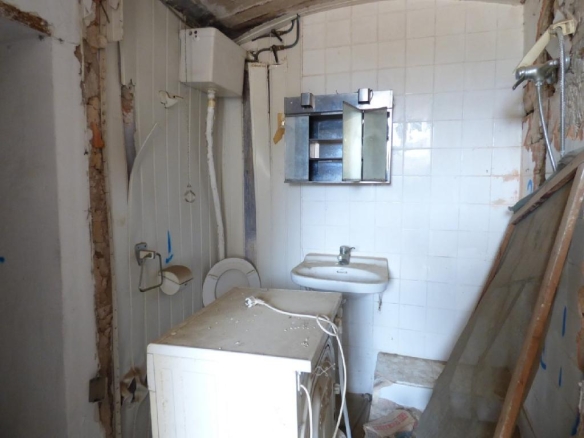 Imagen 2 de PISO PARA REFORMAR EN ZONA TRANQUILA DE SURIA A UN PASO DEL CENTRO EN VENTA