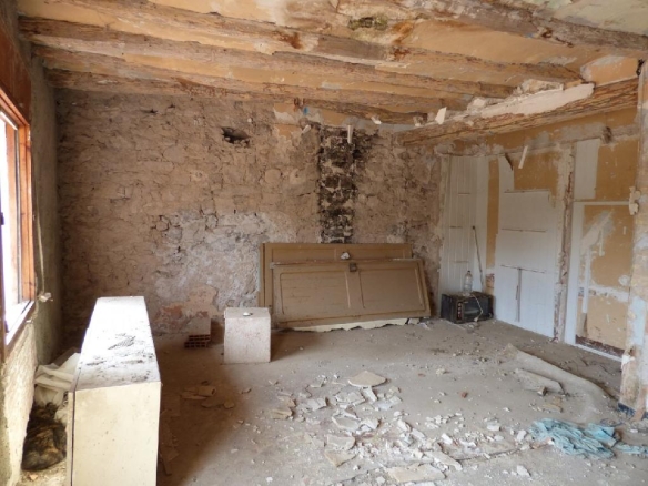 Imagen 3 de PISO PARA REFORMAR EN ZONA TRANQUILA DE SURIA A UN PASO DEL CENTRO EN VENTA