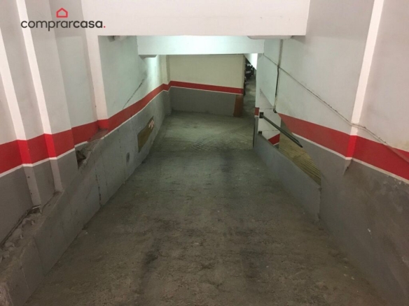 Imagen 3 de PLAZA DE PARKING PARA 2 MOTOS O COCHE PEQUEÑO EN ZONA RAMBLA FERRAN