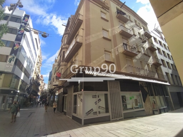 Imagen 2 de OPORTUNIDAD PARA TU NEGOCIO !! LOCAL EN EL EIX COMERCIAL