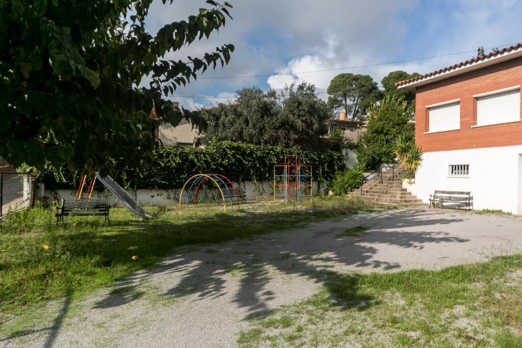 Imagen 3 de Gran complejo a pie de AP-7 en Bellaterra Imagen 3 de Gran complejo a pie de AP-7 en Bellaterra