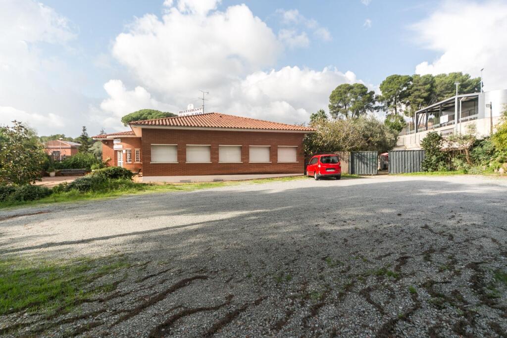 Imagen 4 de Gran complejo a pie de AP-7 en Bellaterra Imagen 4 de Gran complejo a pie de AP-7 en Bellaterra