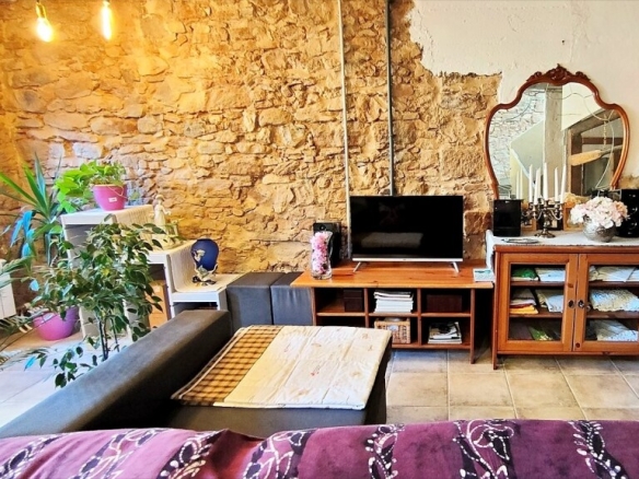 Imagen 4 de CASA DE TRES PLANTAS UNICA EN SU ESTILO EN VENTA EN EL CENTRO DE SANTPEDOR.