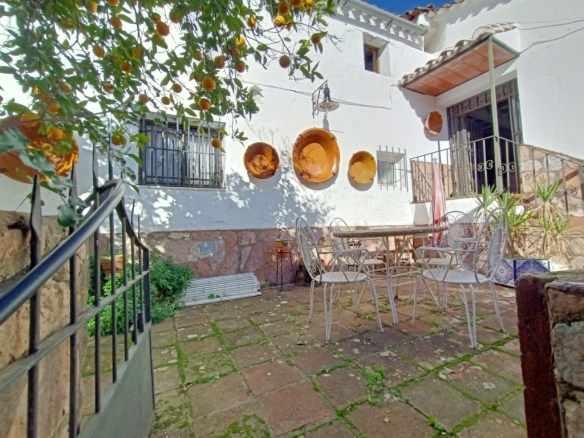 Imagen 1 de Casa de pueblo en Venta en Benadalid Málaga