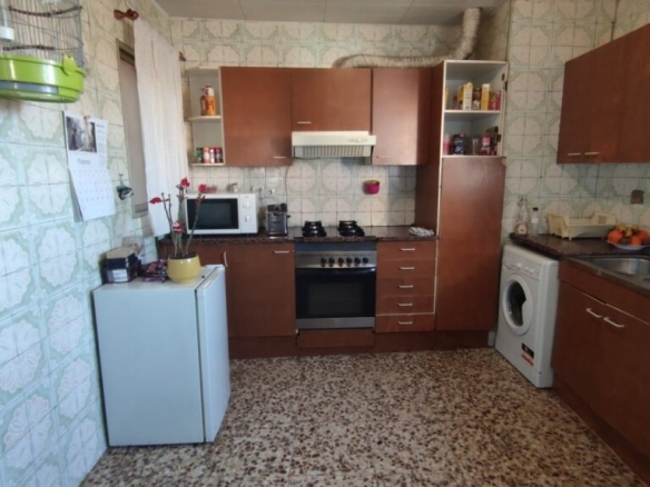 GARAJE Y LOCAL PARA REFORMAR A LA VENTA EN SANTPEDOR.