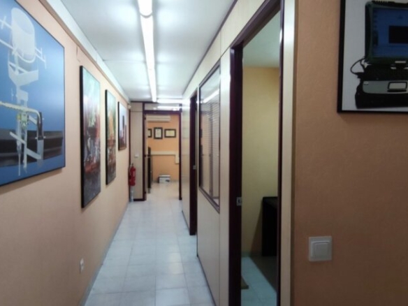 Imagen 2 de OFICINA EN BASES DE MANRESA