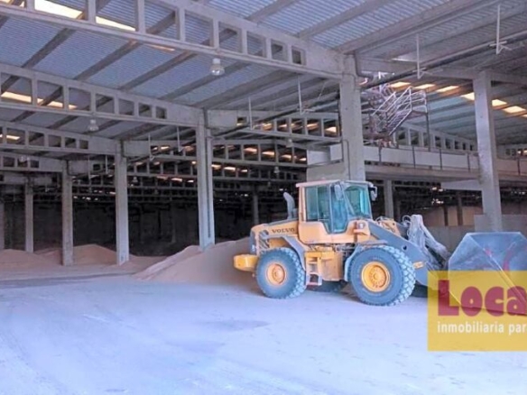 Imagen 2 de Gran nave ideal para su negocio en Sevilla