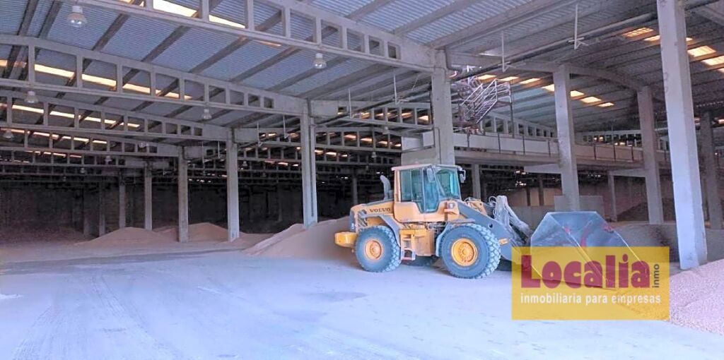 Imagen 2 de Gran nave ideal para su negocio en Sevilla