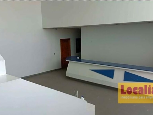 Imagen 4 de Gran nave ideal para su negocio en Sevilla