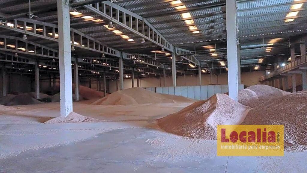 Imagen 1 de Gran nave ideal para su negocio en Sevilla