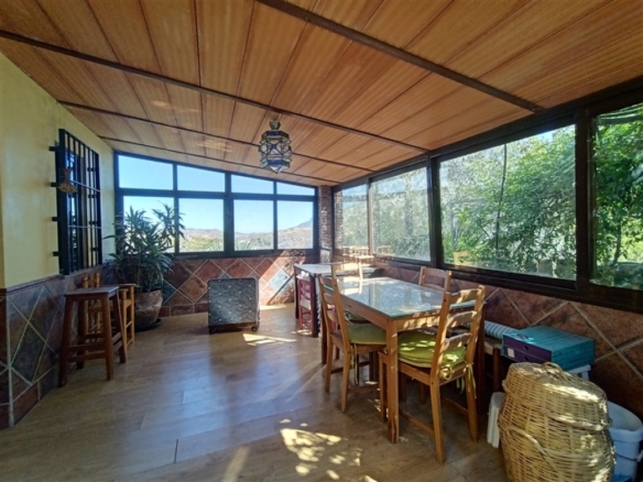 Imagen 2 de Casa de campo-Masía en Venta en Burgo