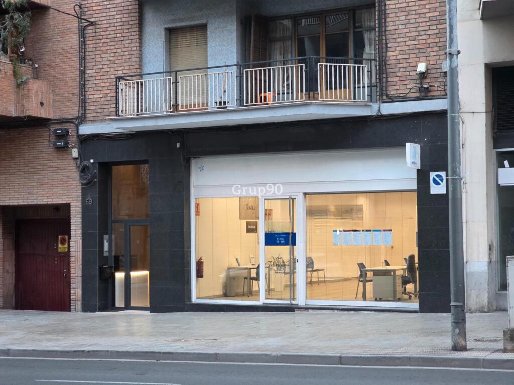 Imagen 2 de ? Local comercial de 135 m² a pie de calle – Amplio