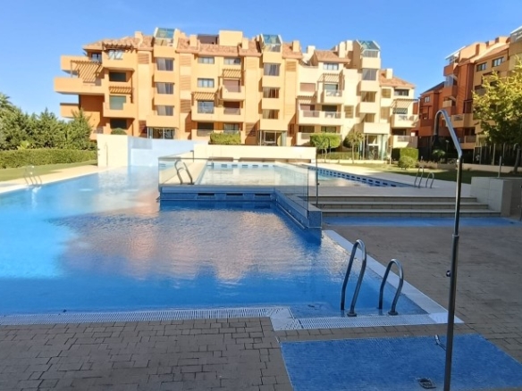 Imagen 1 de ESPECTACULAR PISO DE LUJO EN LA MARINA DE SOTOGRANDE