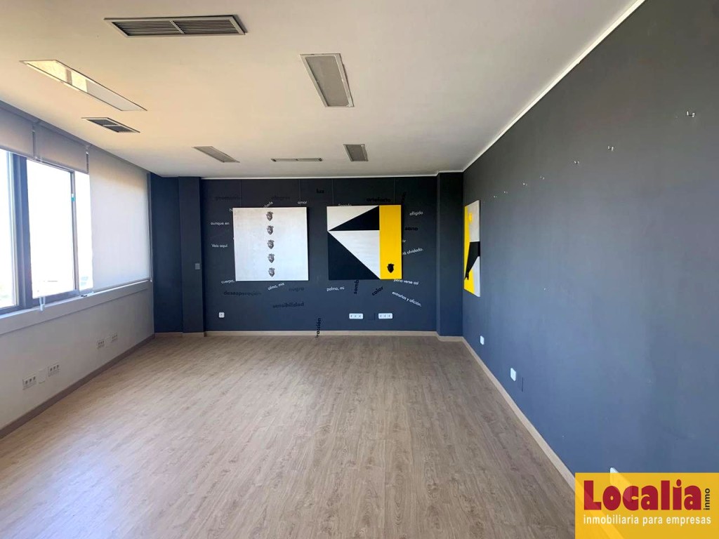 Imagen 2 de Atractivo y amplio local en centro de Valladolid.