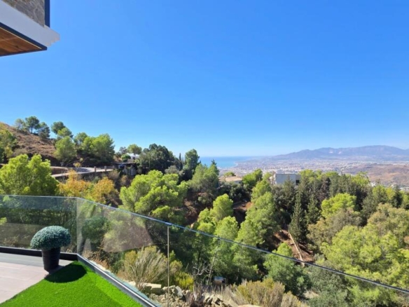 Imagen 2 de Villa exclusiva en la reserva natural de Málaga – vistas incomparables y a estrenar