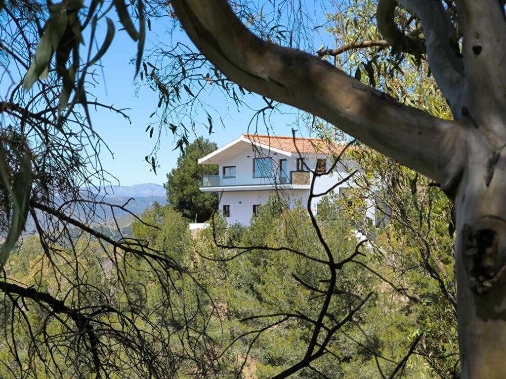 Imagen 1 de Villa exclusiva en la reserva natural de Málaga – vistas incomparables y a estrenar