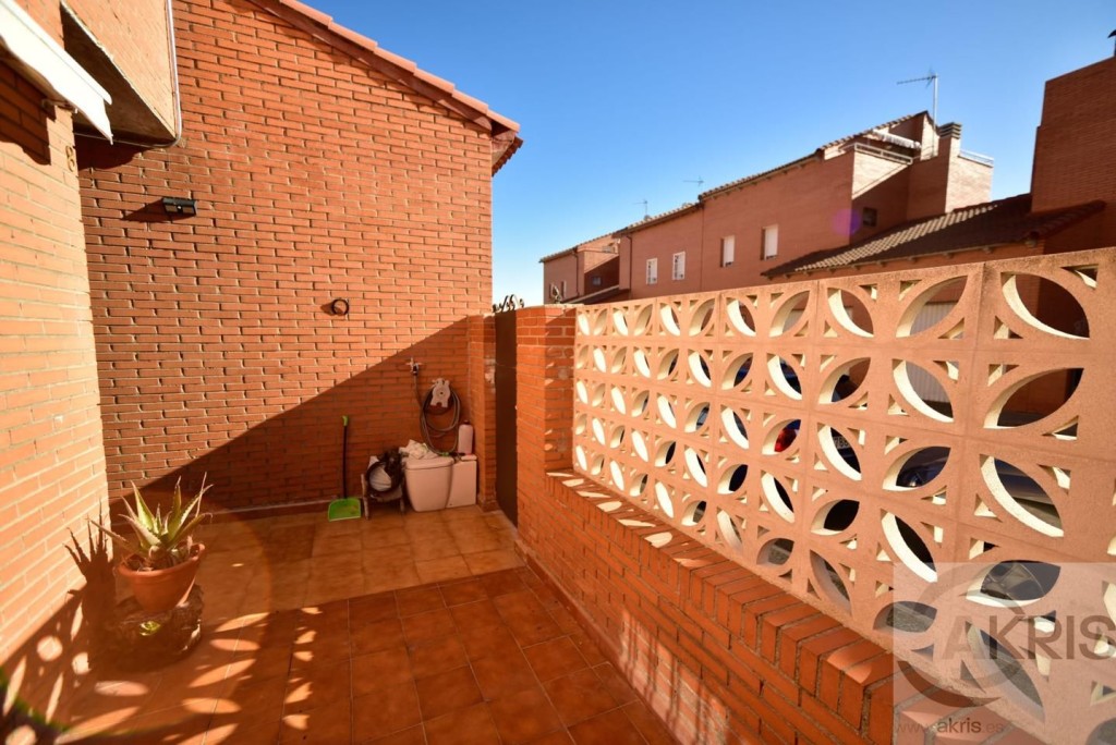 Imagen 2 de Fantástico chalet de 4 dormitorios para entrar a vivir en Chozas de Canales