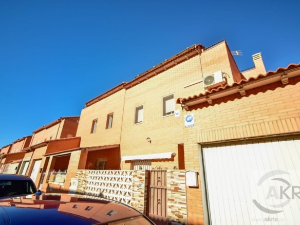 Imagen 3 de Fantástico chalet de 4 dormitorios para entrar a vivir en Chozas de Canales