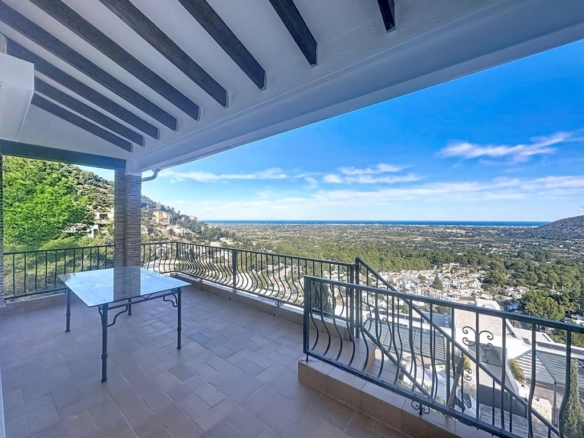 Imagen 1 de Villa 4 dormitorios en parcela amplia