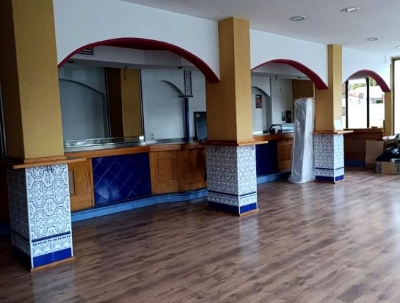 Imagen 1 de Amplio local con licencia restauración