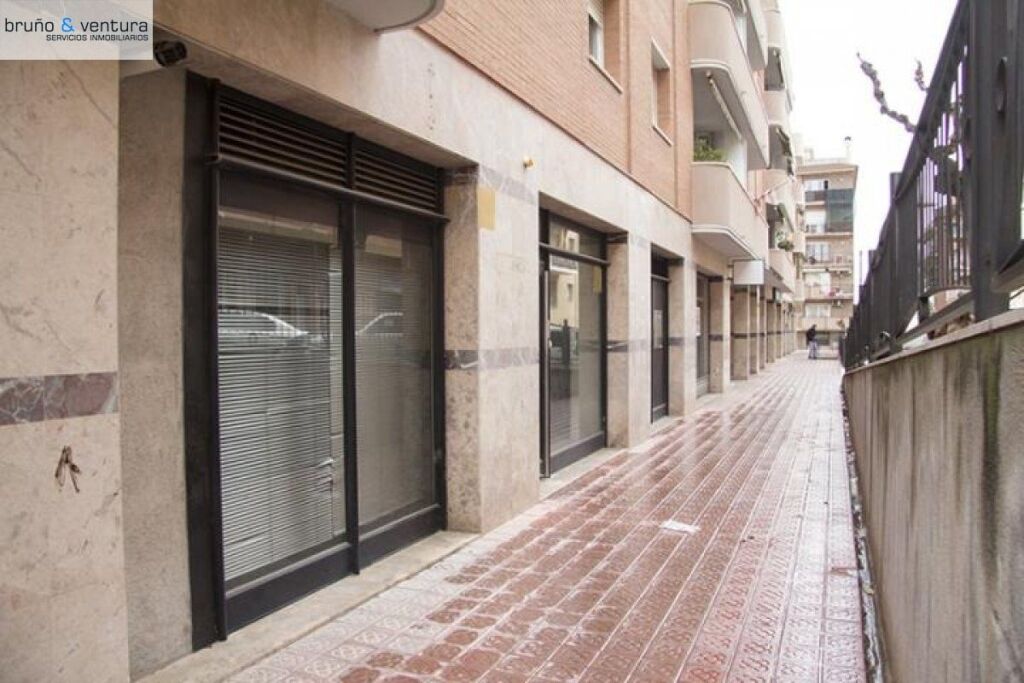 Imagen 3 de LOCAL EN TORREDEMBARRA