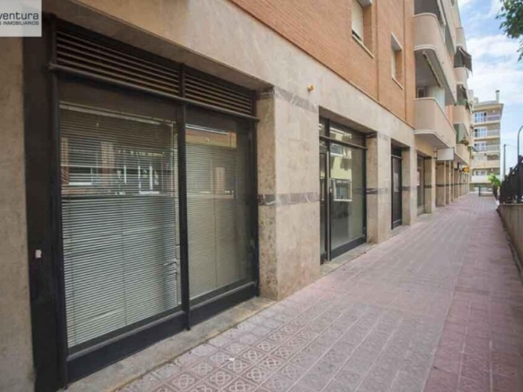 Imagen 4 de LOCAL EN TORREDEMBARRA