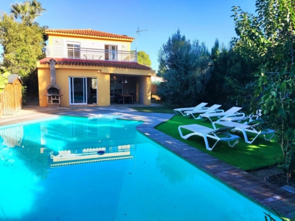 Imagen 1 de VILLA CON PISCINA Y JARDÍN A 20 MIN DE VALENCIA.