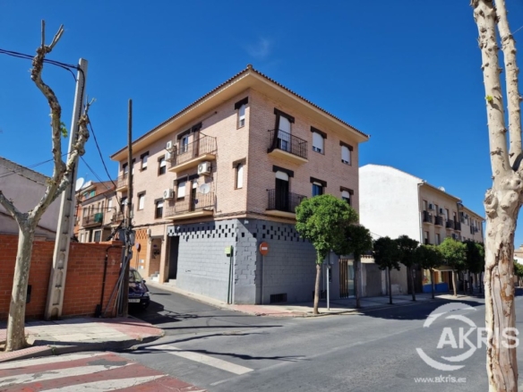 Imagen 2 de LOCAL EN ALQUILER EN BARGAS CON MUCHA VISIBILIDAD