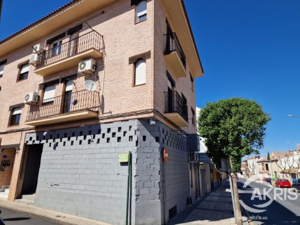 Imagen 1 de LOCAL EN ALQUILER EN BARGAS CON MUCHA VISIBILIDAD