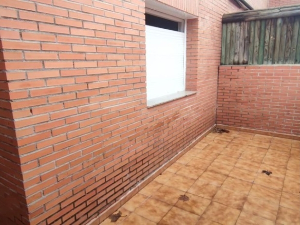 Imagen 3 de Chalet adosado OCUPADO de 4 dormitorios en Chozas de Canales