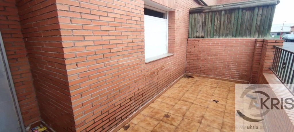 Imagen 3 de Chalet adosado OCUPADO de 4 dormitorios en Chozas de Canales