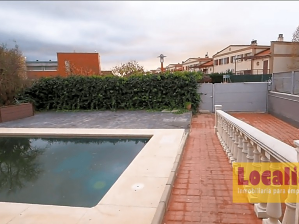 Imagen 3 de Chalet de 4 dormitorios con piscina en Valladolid