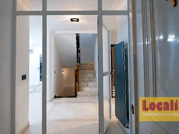 Imagen 4 de Chalet de 4 dormitorios con piscina en Valladolid